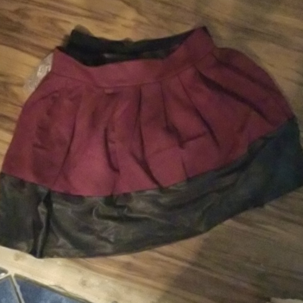 Madison blanche red pleat skirt with leather trim